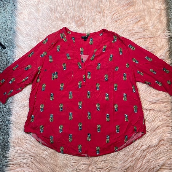 TORRID Harper Rayon Slub Pullover 3/4 Sleeve Blouse Red Pineapple Womens - Picture 1 of 5